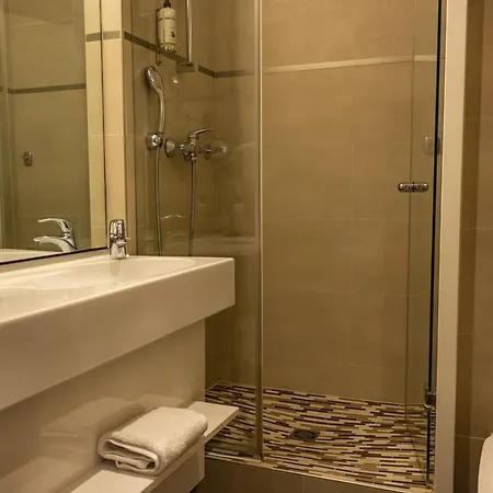 Western Le Moderne Hotel 4*